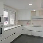 Abril 56 Villa&suites אורניה